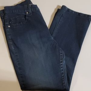 Classic Fit at the Waist Lee Jeans – Size 16 Short